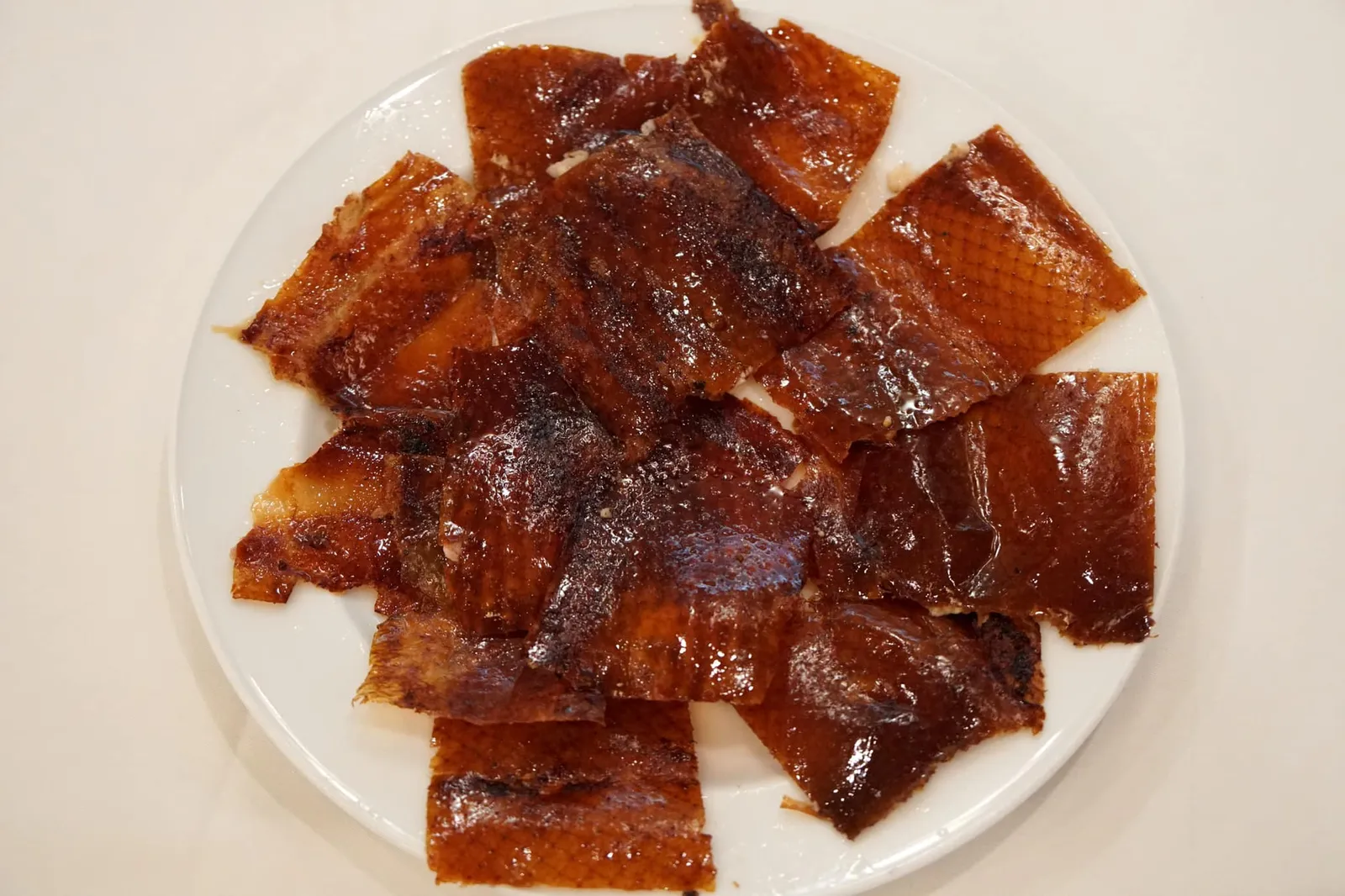 เป็ดปักกิ่งย่าง (1,400++) Roasted Peking Duck สังเกตว่าหนังเป็ดที่ได้ค่อนข้างน้อยเทียบกับภัตตาคารอาหารจีนในโรงแรมอื่นๆ (14/20)
