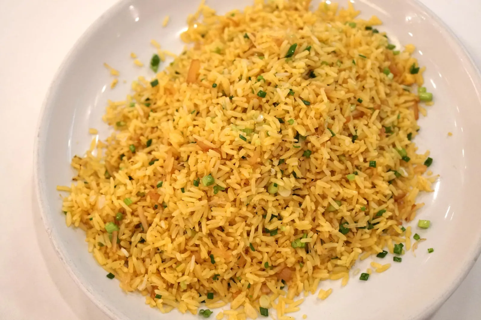 ข้าวผัดอายัท (450++) ‘Ah Yat” Fried Rice เมนูข้าวผัด Signature ของร้าน Forum ระดับ 3 ดาวมิชลินที่เกาะฮ่องกง สาขาที่ไทยทำออกมาได้ใกล้เคียงต้นฉบับสุดๆ ข้าวผัดร่วน เรียงตัวสวยงาม ไม่แห้ง ไม่อมน้ำมัน มีกลิ่นหอมคลุ้ง มีราคาไม่แพง ถือเป็นหนึ่งในสุดยอดข้าวผัดที่อร่อยที่สุดในประเทศไทยเลยก็ว่าได้ จัดว่าเป็นเมนูที่เราขอย้ำว่าห้ามพลาดเลยจริงๆหากมีโอกาสมาทานที่นี่ (15/20) 😆 ปล. ภาพเมนูเดียวกันของร้านสาขาหลักอยู่ในคอมเม้น ที่นี่ทำออกมาได้ใกล้เคียงกันมาก