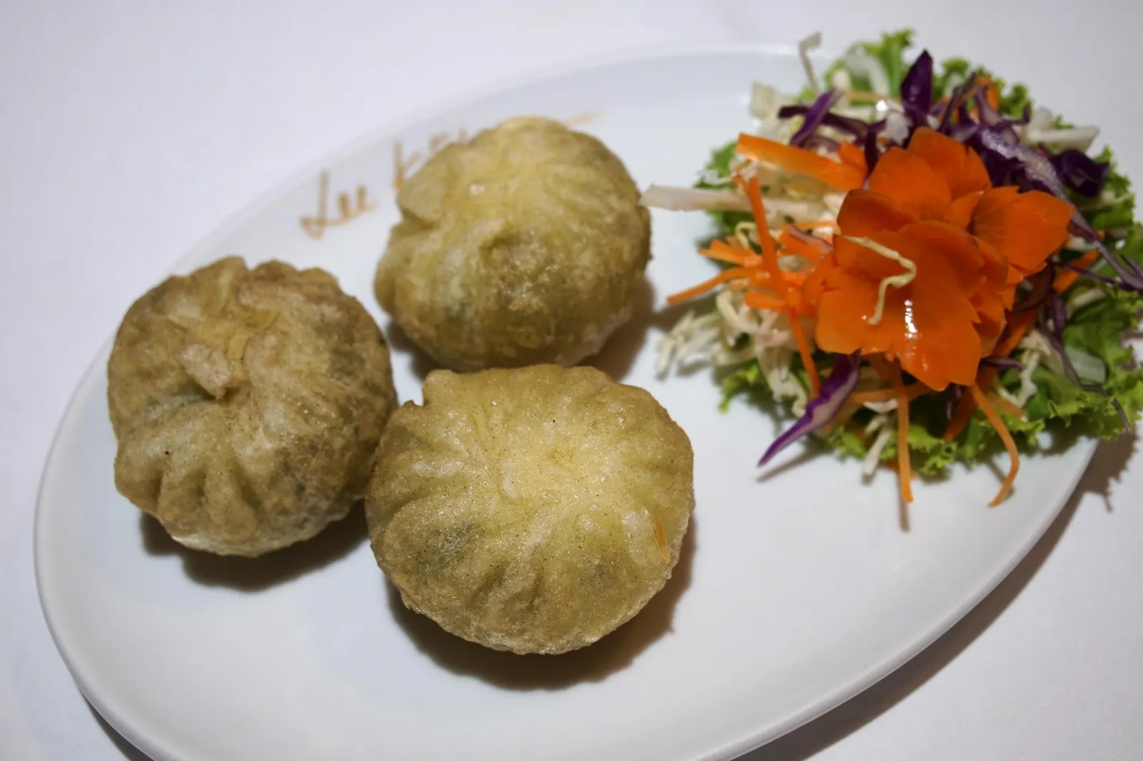 กุ้ยไช่ทอด (150+) Fried Dumpling Stuffed with Chinese Chives กุ้ยไช่ของทางร้านมีให้เลือกแบบนึ่งกับทอด สำหรับแบบทอดทางร้านทอดจนกรอบ ไม่อมน้ำมัน กุ่ยไช่ด้านในสุกพอดี ไม่เละ เสิร์ฟให้ทานกับน้ำจิ้มอย่างจีน (13/20)