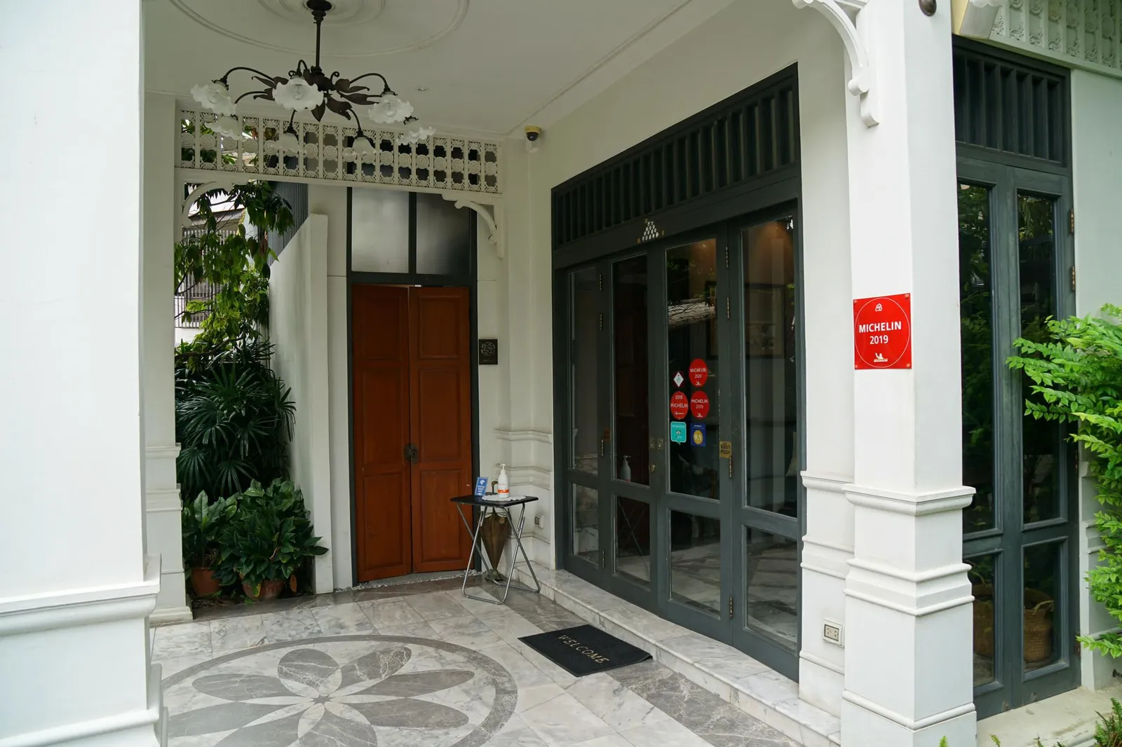 ปัจจุบันทายาทรุ่นหลานคุณเต๋า-ดวงสวาท สุนทรศารทูล เจ้าของร้านคนปัจจุบันซึ่งเป็นอดีต Interior designer ได้ตัดสินใจรื้อบ้านเดิมออกเเละสร้างอาคารทั้งหลังขึ้นใหม่ให้มีลักษณะคล้ายเดิมเเละเปลี่ยนวัสดุจากไม้เป็นปูนเพื่อความคงทน นอกจากนี้คุณเต๋ายังได้นำไม้จากบ้านหลังเก่ามาใช้ในการตกแต่งตัวอาคารใหม่ในบางจุดอีกด้วย