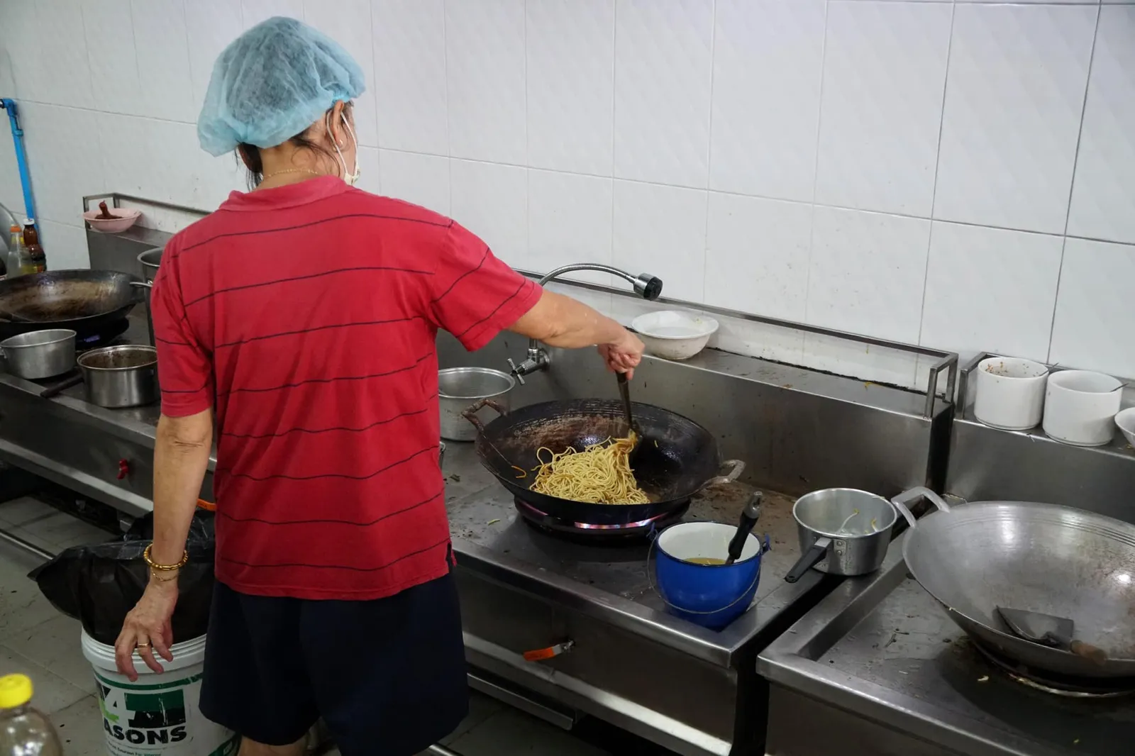 เส้นหมี่ของอาม่ามีลักษณะกลม โต มีเนื้อสัมผัสเหนียวนุ่มประกอบกับรสชาติที่เป็นเอกลักษณ์แตกต่างจากบริเวณอื่นๆของเกาะภูเก็ต เนื่องจากร้านของอาม่าเจียรไม่มีชื่อทำให้ทุกคนต่างพูดกันปากต่อปากว่า “มาทาหมี่ผัดที่สะปำ” ก่อนที่จะเรียกกันสั้นลงว่ามาทาน “หมี่สะปำ” ตามแบบฉบับคนใต้ในที่สุด
