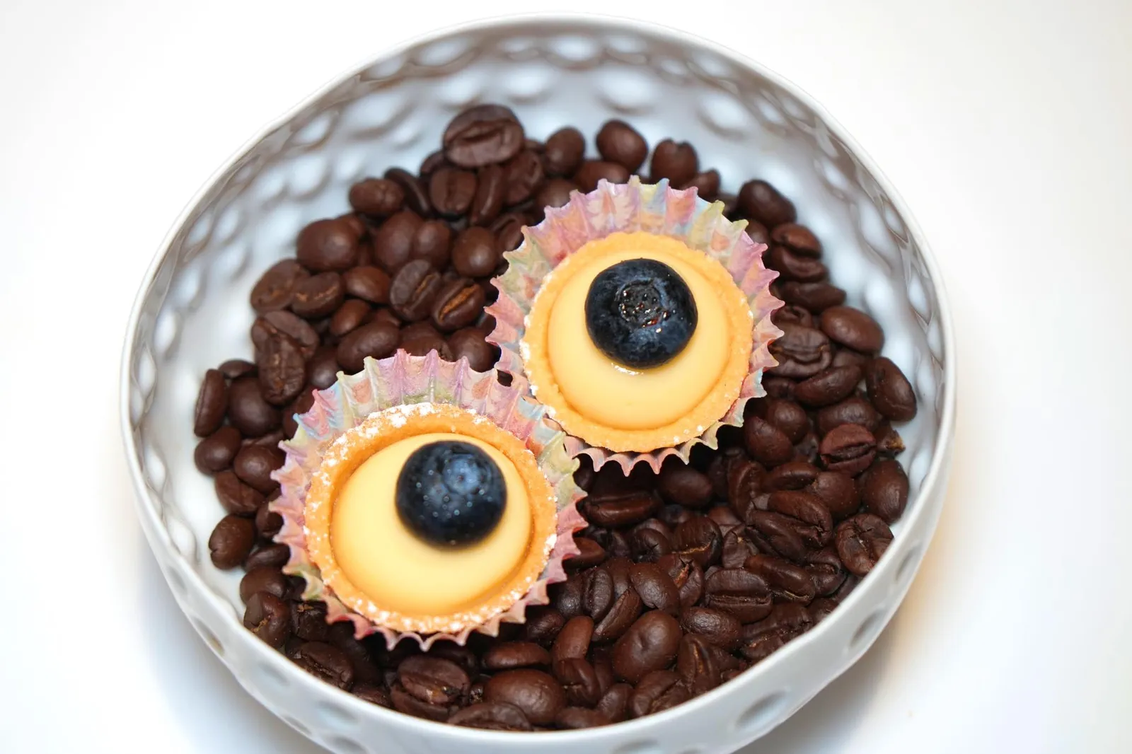 Coffee or Tea and petit four ถัดมาคือ Vanilla cream and blueberry tart เป็นทาร์ตเล็ทขนาดจิ๋วตรงกลางเป็นครีมวานิลลา ทอปด้วยบลูเบอร์รี่ที่ด้านบน (13/20)