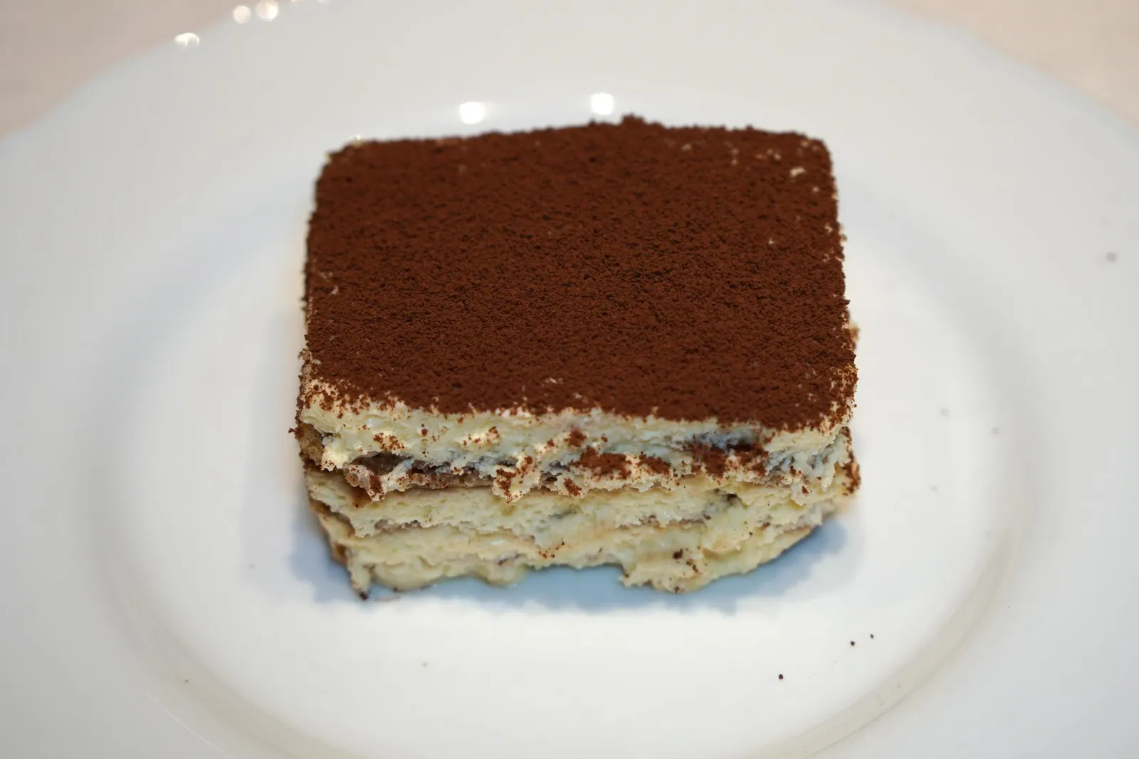 Tiramisu (230++) The Classic ปิดท้ายด้วยเมนูคลาสสิคอย่างทิรามิสุ ทางร้านใช้เลดี้ฟิงเกอร์จุ่มลงกาแฟจนชุ่ม ใส่มัสคาโปเน่เนื้อนุ่มละมุน ทานเเล้วมีความหอมจากกาแฟตัดด้วยความหวานเเละมันของมัสราโปเน่ คลาสสิค เเต่อร่อยมากๆ (13/20)