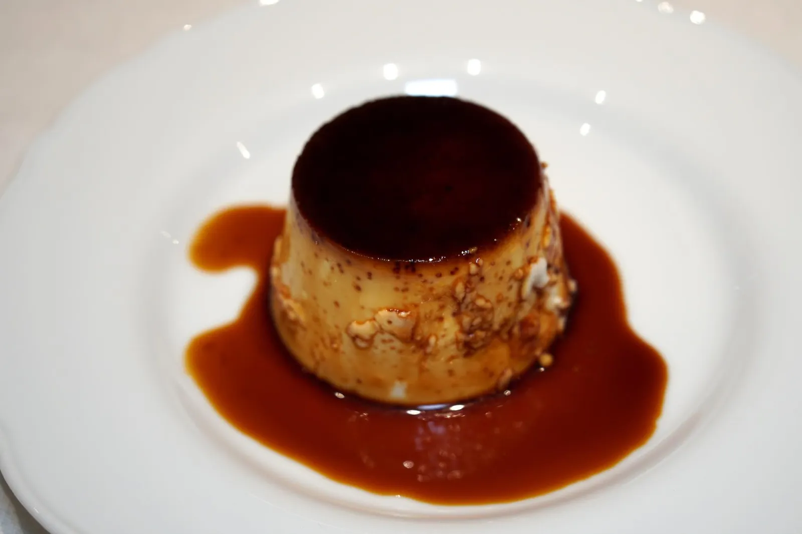 Panna Al Forno (200++) Baked Panna Cotta ใครมาที่นี่ต้องเหลือท้องเอาไว้เผื่อทานของหวานอย่างพานา อัล ฟอร์โน ต่างจากพานาคอตต้าทั่วไปที่เนื้อสัมผัสจะนุ่ม ละมุนลิ้น พานาคอตต้าอบของ Gilgio จะมีความเฟิร์มมากกว่าเเต่ไม่ถึงกับเเข็ง ใครนึกไม่ออกให้นึกว่าเนื้อสัมผัสจะอยู่ระหว่าง Classic Panna Cotta และ Flan Pâtissier ราดด้วยซอสคาราเมลรสหวานปนขมนิดๆ ถือเป็นขนมง่ายๆเเต่โดดเด่นไม่ซ้ำใคร (12/20)