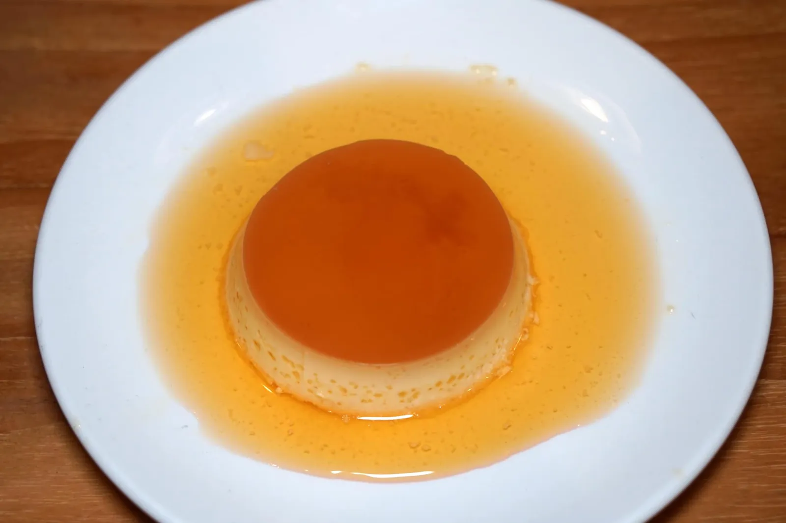 Crème Caramel (95) ขนมหวานที่นี่เป็นผลงานของเชฟ Annabelle ซึ่งจบการศึกษามาจาก Le Cordon Bleu Paris โดยตรง เริ่มต้นด้วยขนมเครมคาราเมลหรือฟลานเนื้อเนียนนุ่ม รสชาติหวานกำลังพอดี อย่างไรก็ตามโดยรวมถือว่ามีกลิ่นจากไข่ปนมาเยอะไปนิด (11/20)