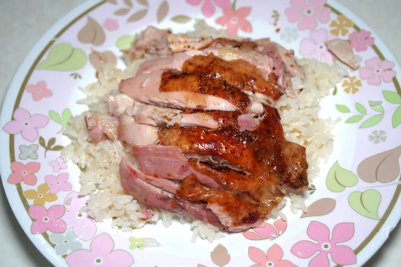 ข้าวมันไก่อบ (50) ข้าวมันไก่ที่นี่ไม่ได้ใช้ไก่ตอนแต่ใช้เป็นไก่อบโอ่งแทนโดยจะอบกันสดๆใหม่ๆตลอดเวลา เนื้อไก่นุ่ม มัน เข้ากันกับข้าวด้านล่าง หนังไก่สุกพอดี ไม่เลี่ยน ทานสลับกับน้ำซุปร้อนๆ อร่อยเด็ดไม่แพ้กัน (13/20)