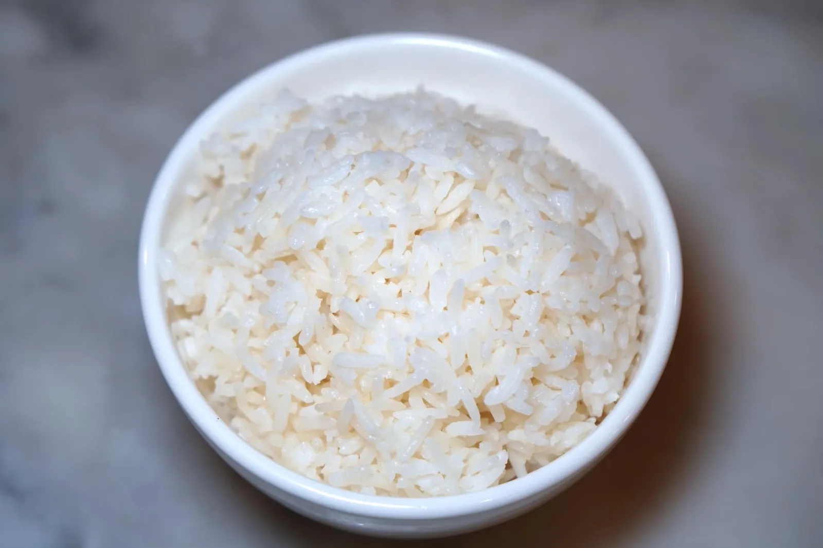ข้าวหอมมะลิตราฉัตรทอง (30) Thai Jasmine Rice ข้าวหอมมะลิที่นี่ใช้ข้าวตราฉัตรทองซึ่งเป็นข้าวหอมมะลิแท้ 100% คุณภาพค่อนข้างดี