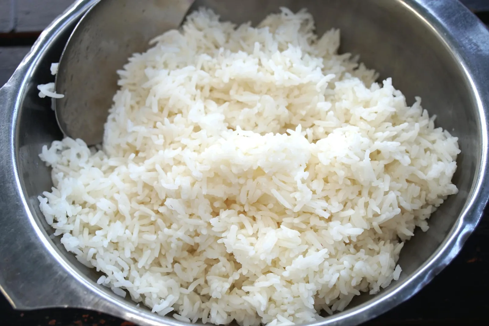 ข้าวเปล่าโถ (60) ข้าวเปล่าที่นี่ราคาโถละ 60 บาท เสิร์ฟมาให้เต็มหม้อพอทานได้ 4-5 คน