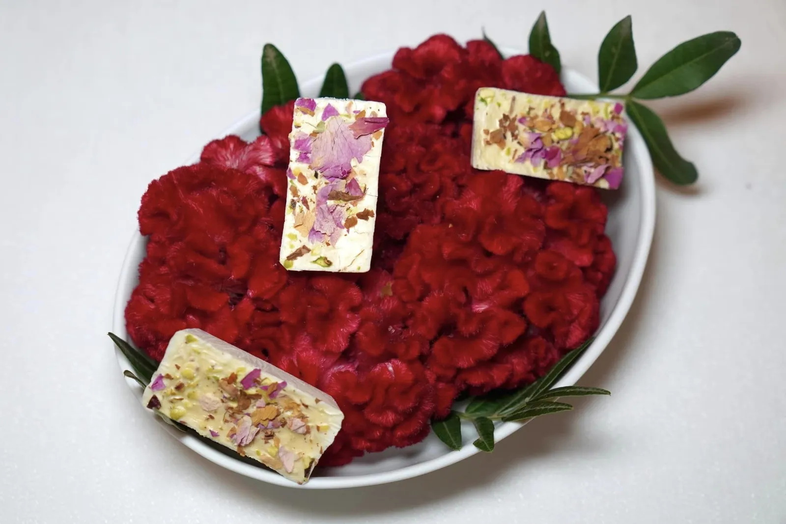 Amuse-bouche จานสุดท้ายก่อนเข้าสู่เมนูหลักคือ Soy Bar มีลักษณะคล้าย Torrone หรือ Nougat ของฝั่งยุโรปให้เนื้อสัมผัสเคี้ยวหนึบโดยมีส่วนผสมของถั่ว Pistachio กรอบ ๆ (17/20)