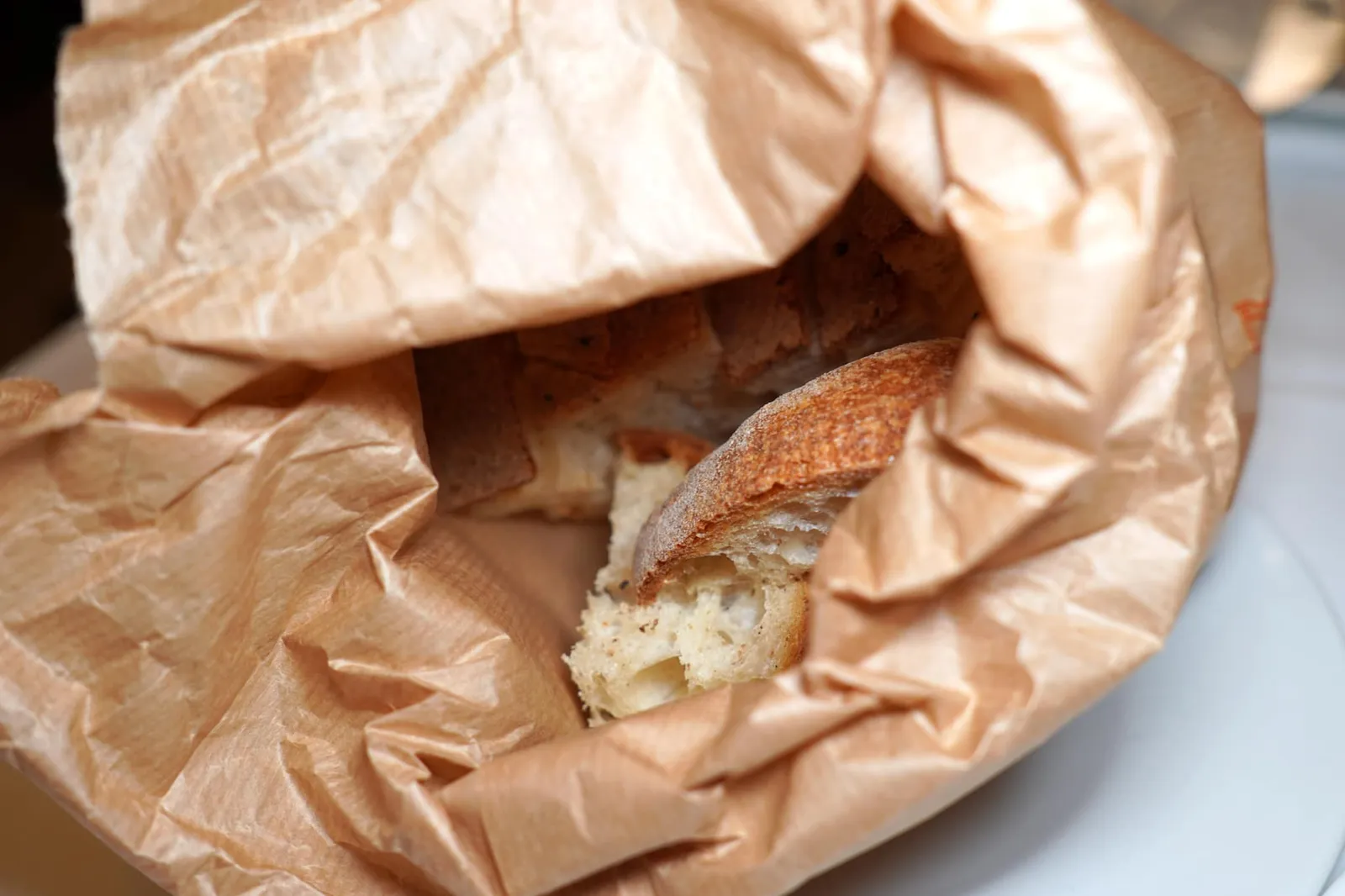 Bread (2 €/p) ขนมปังสามารถขอเติมได้เรื่อย ๆ