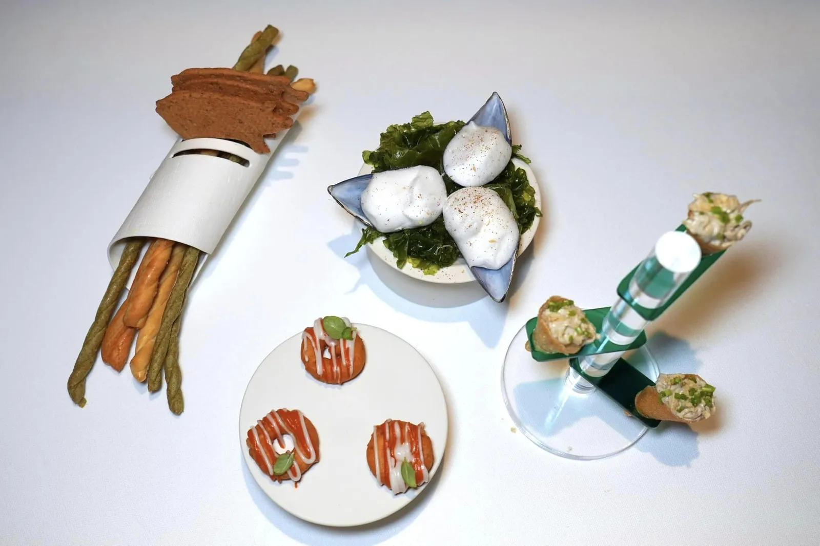 AMUSE-BOUCHE ภาพถ่ายโดยรวมของเซ็ตเรียกน้ำย่อย