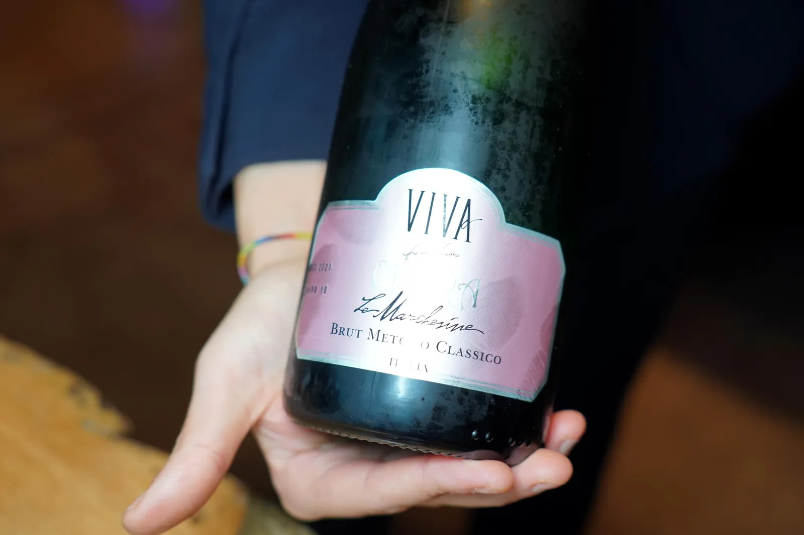 Welcome Drink จากนั้นพนักงานจะนำเสิร์ฟ Welcome Drink