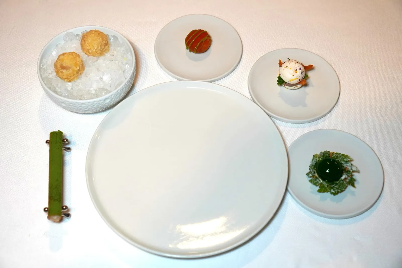 Amuse-bouche ทั้งหมดจัดเสิร์ฟมาพร้อมกัน (15/20)