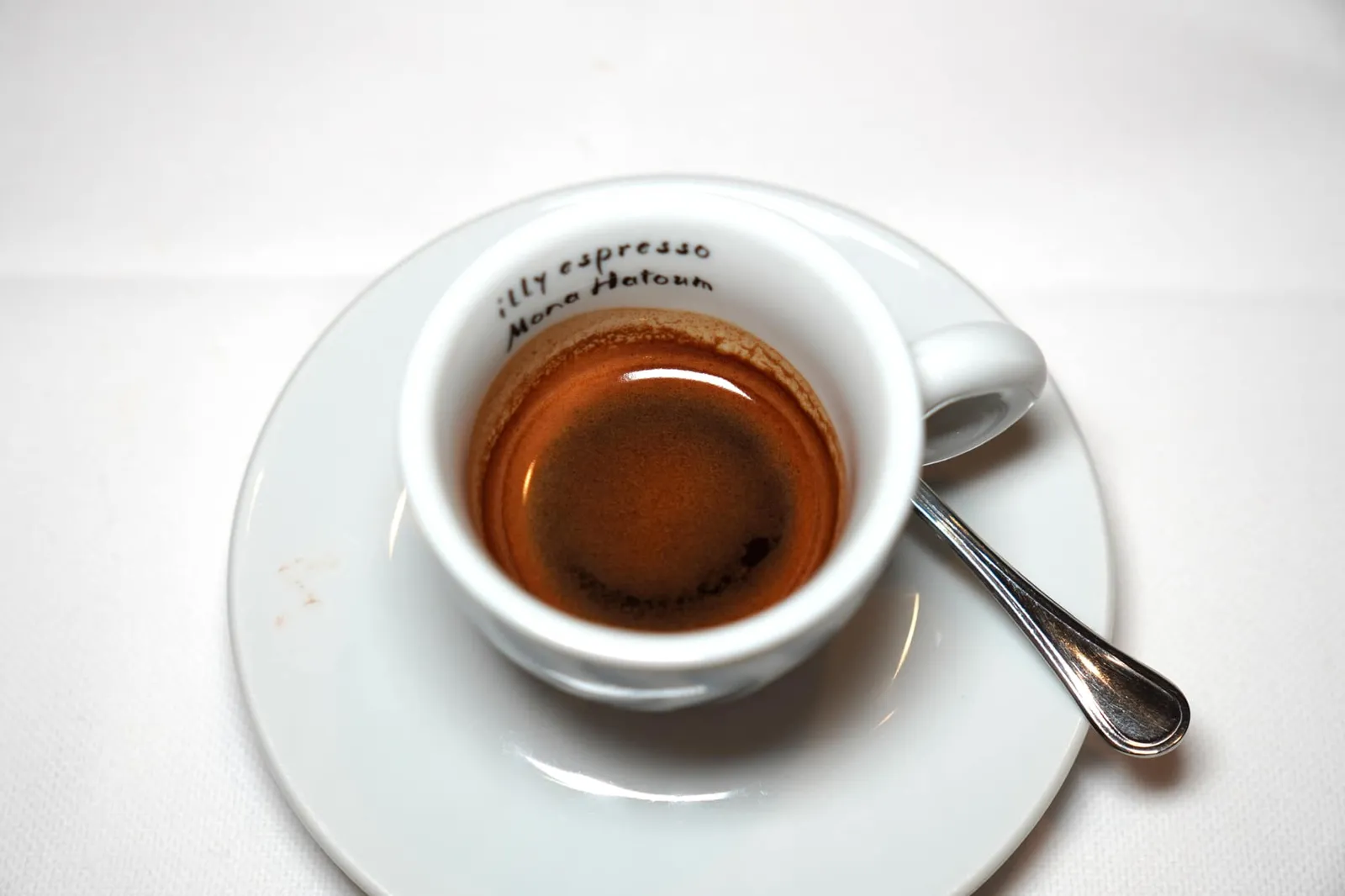 Caffe (2 €) ปิดท้ายด้วยกาแฟเอสเปรสโซ่สักช็อต