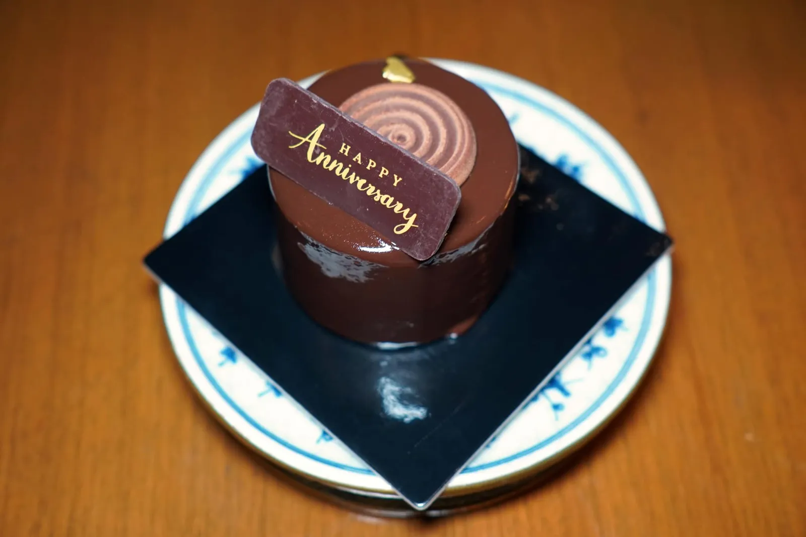Complimentary Cake ส่วนใครที่มาเฉลิมฉลองในโอกาสพิเศษทางร้านจะมีเค้กจากทางโรงแรมให้คนละ 1 ชิ้นด้วย