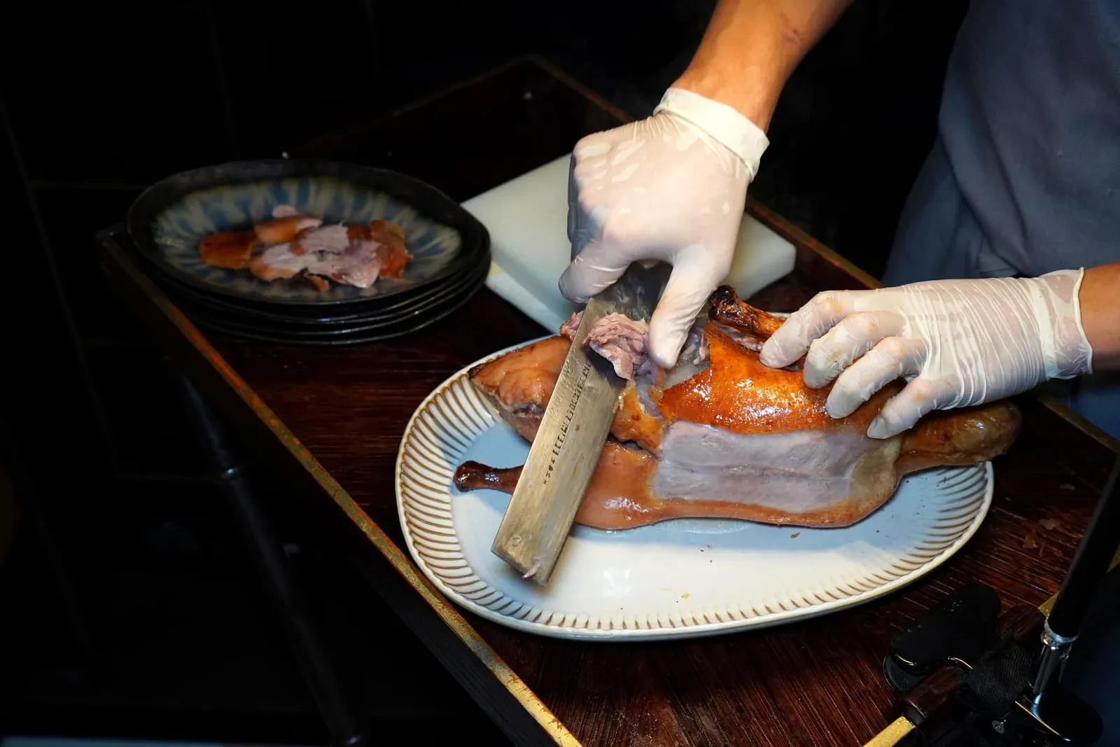 传统北京烤鸭 (1,990++) Peking Duck ห้ามพนักงานจะออกมาแล่เป็ดให้ชมกันข้าง ๆ โต๊ะ (14/20)