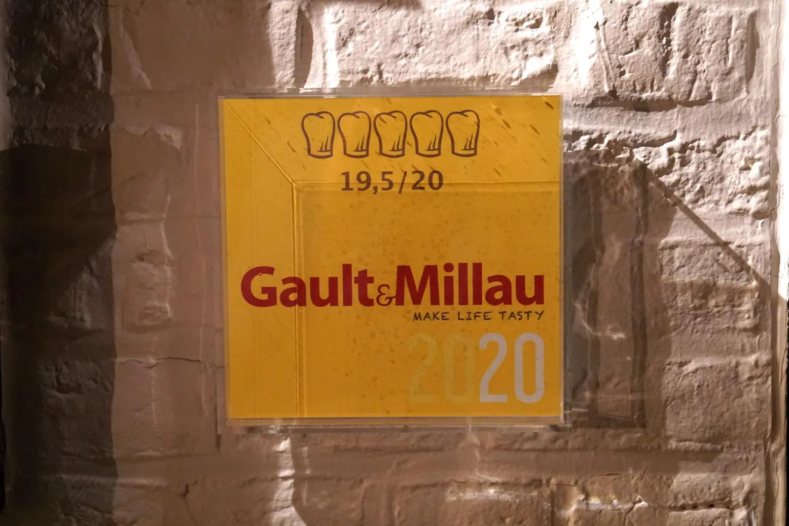 👨🏻🍳👨🏻🍳👨🏻🍳👨🏻🍳👨🏻🍳 19.5 Points Gault & Millau (5 Toques) - 19.5 คะแนน โกทเอทมิโย (หมวก 5 ใบ)
