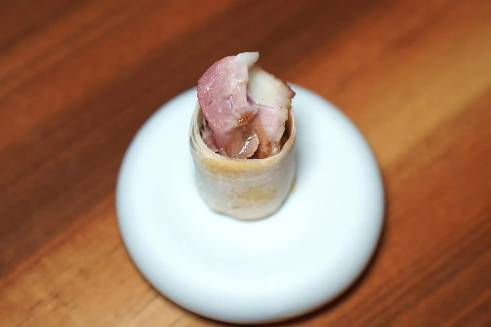 Amuse-Bouche ถัดมาคือแป้ง Pasta ห่อไส้ตรงกลางคือ Green Bean Mousse มาในลักษณะของ Filo ด้านบนท็อปด้วยเนื้ออกห่านนุ่มหนึบ (14/20)