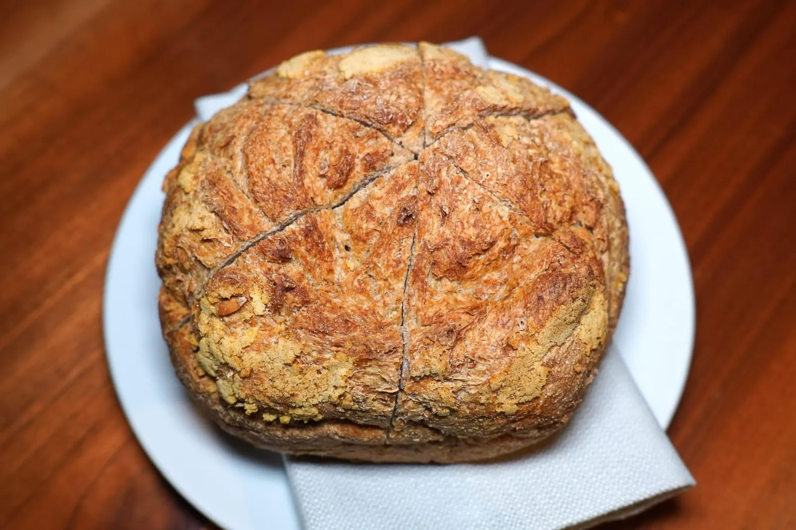 Bread ขนมปัง Sourdough ท้องถิ่นกรอบนอก นุ่มใน