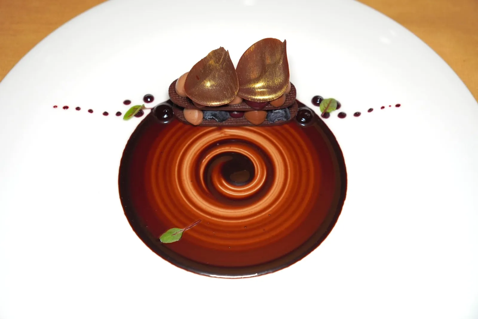 Biscotto al cioccolato e caramello salato cremoso e gel al mirtillo อีกมุมหนึ่งของอาหารหวาน (17/20)