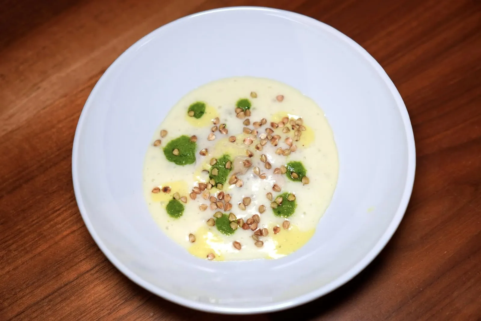 Amuse-Bouche เริ่มต้นมื้ออาหารด้วยโฟมมันฝรั่งจับคู่กับวาซาบิมายองเนสผสมผสานกับอโรมาเฉพาะตัวของซอส Pesto (14/20)