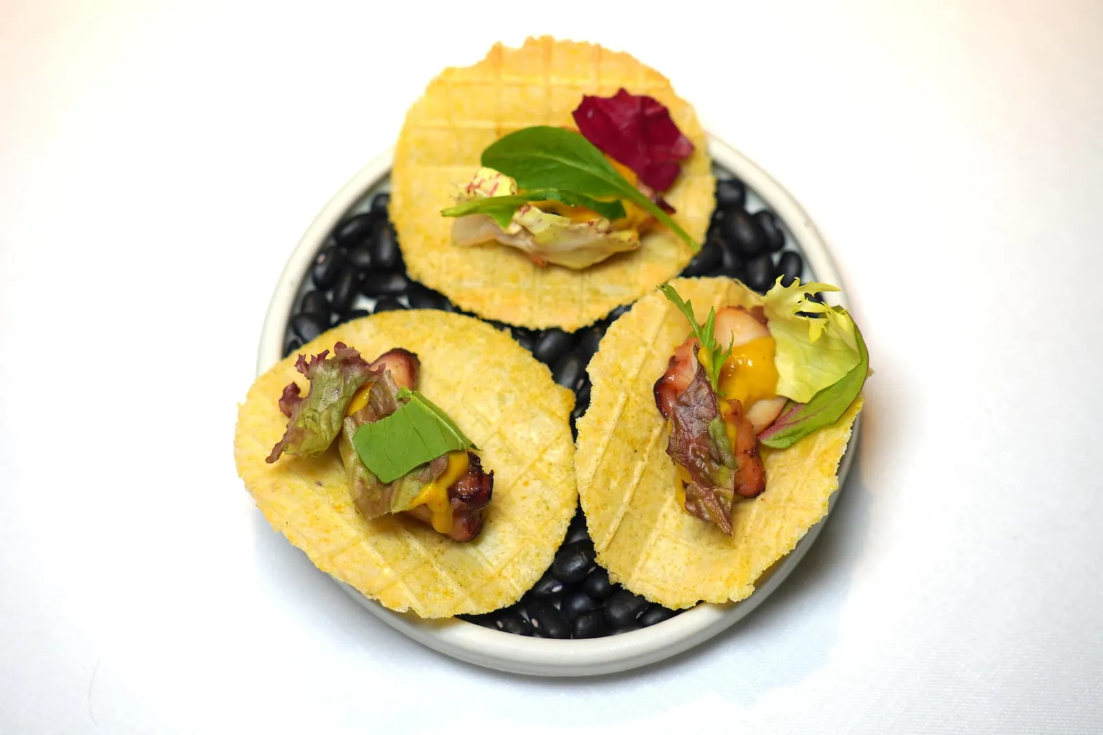 WELCOME SNACKS ถัดมาคือแผ่นแป้ง Taco ที่บรรจุหนวดหมึกยักษ์และอโรมาหอม ๆ ของแกงเขียวหวานในรูปแบบของทางร้าน (16/20)