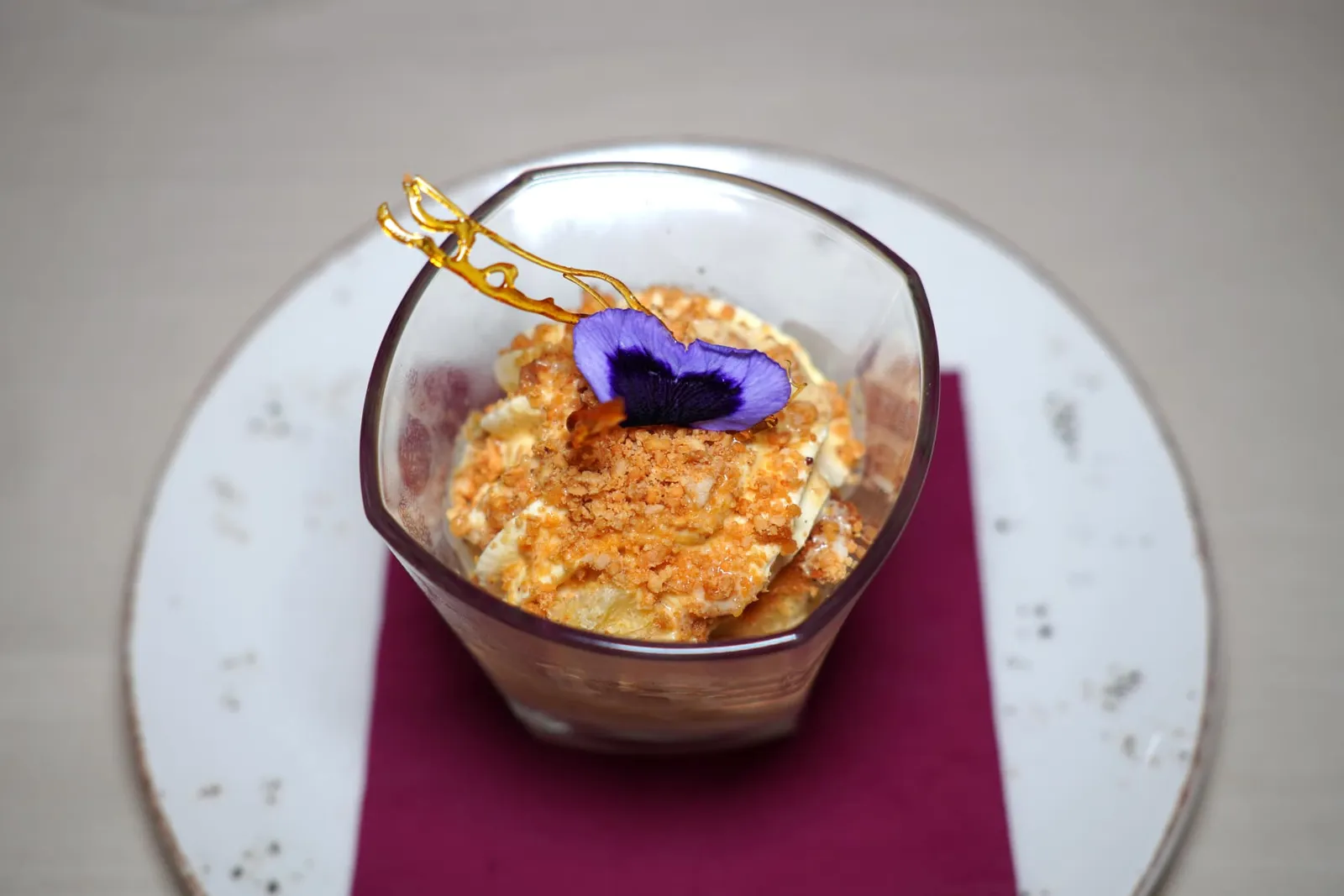 MASCARPONE CREAM WITH PANETTONE, CINNAMON AND ALMOND (8 €) ครีมชีส Mascarpone เสิร์ฟมาคู่กับขนมปัง Pannettone โดยมีอโรมาหอม ๆ ของซินนามอนและถั่วอัลมอนด์ (13/20)
