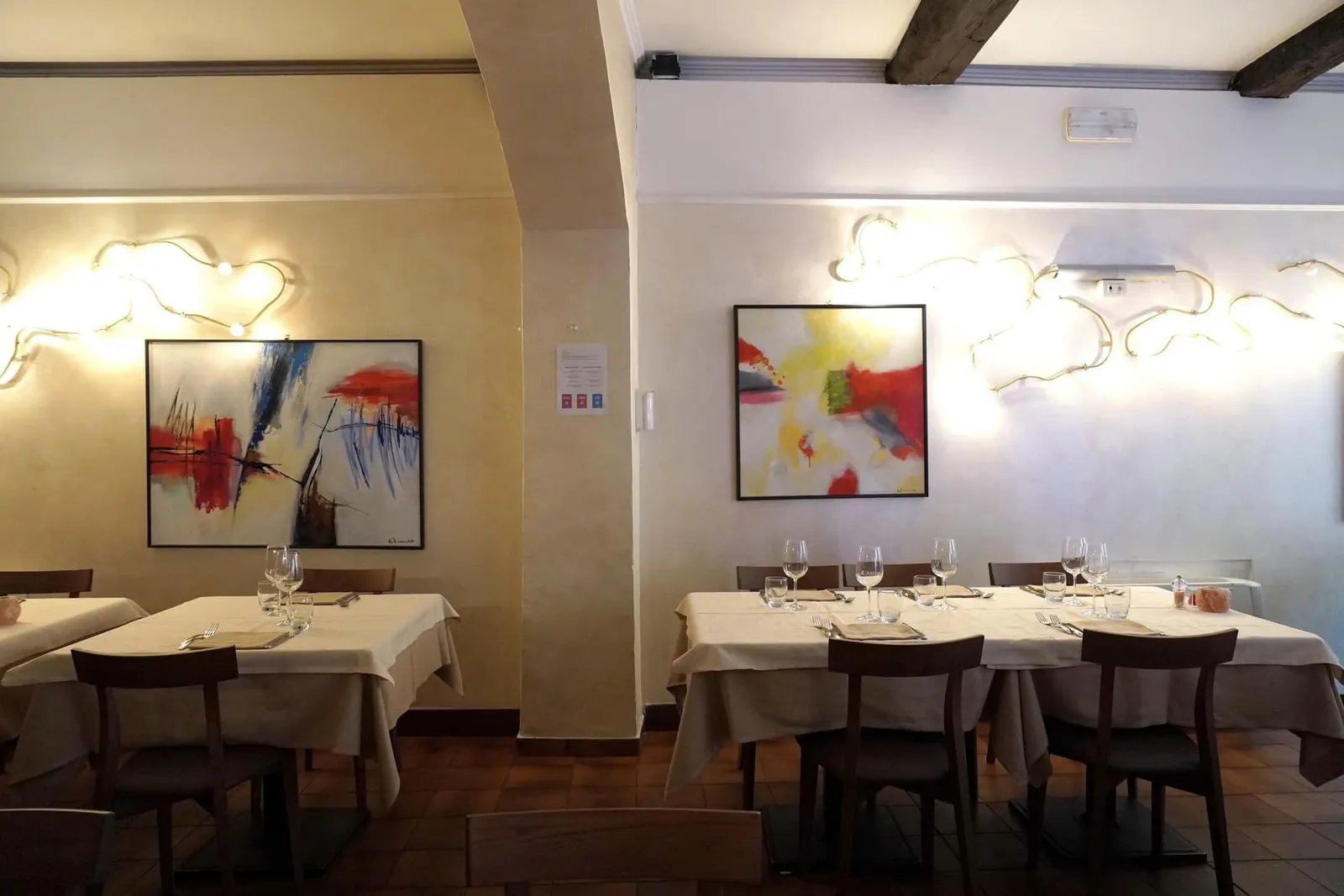 🎗 L'Antica Trattoria เป็นห้องอาหารเก่าแก่ประจำเมืองท่องเที่ยวยอดนิยมอย่าง Como ทางตอนเหนือของประเทศอิตาลี