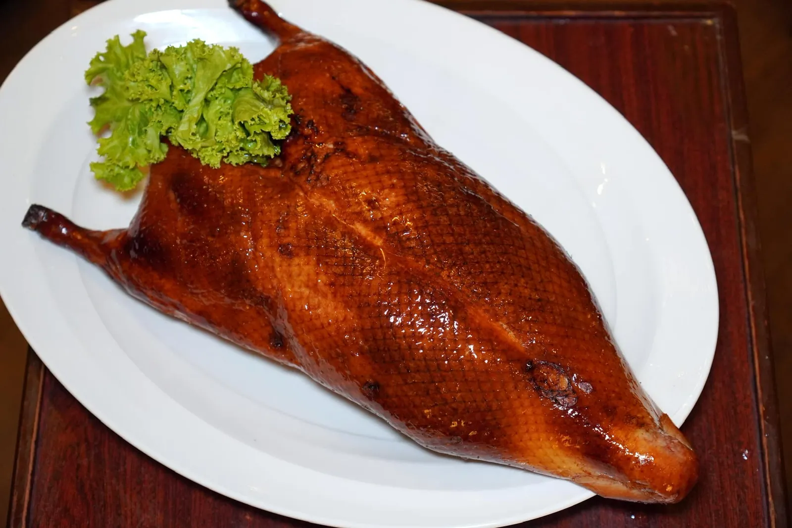 China Table Peking Duck (1,600++) เป็ดปักกิ่ง ห้ามพลาดเมนูเด็ดประจำร้านอย่างเป็ดปักกิ่งซึ่งจากขนาดเราบอกได้เลยว่านี่คือหนึ่งในห้องอาหารโรงแรมที่เสิร์ฟไซซ์เป็ดมาได้ใหญ่มาก ๆ เทียบกับราคา (13/20)