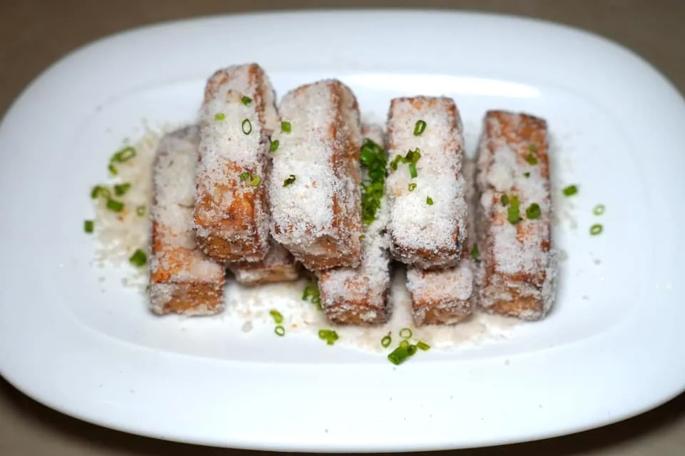 Snowy Taro (190++) เผือกหิมะ ปิดท้ายด้วยของหวานจากแถบแต้จิ๋วอย่างเผือกหิมะ อย่างไรก็ตามชิ้นเผือกยังค่อนข้างกระด้างอยู่พอสมคสร น้ำตาลที่โรยมายังไม่เคลือบเผือกแต่บะขิ้นดีเท่าไหร่นัก (10/20)