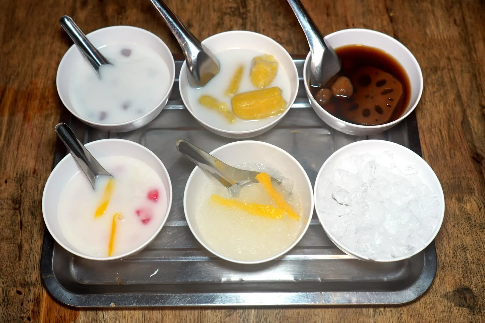 ขนมหวาน (45) Desserts สำหรับใครที่ต้องการล้างปากจากอาหารคาวทางร้านมีขนมหวานสำเร็จรูปอุ่นมาร้อน ๆ ราคาไม่แพง