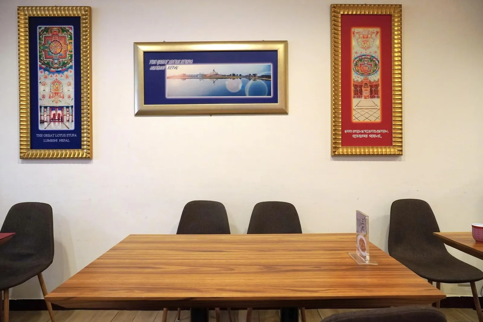 ตัวร้านเปิดทำการเป็นครั้งแรกในปี 2005 บนถนน Zhenjiang