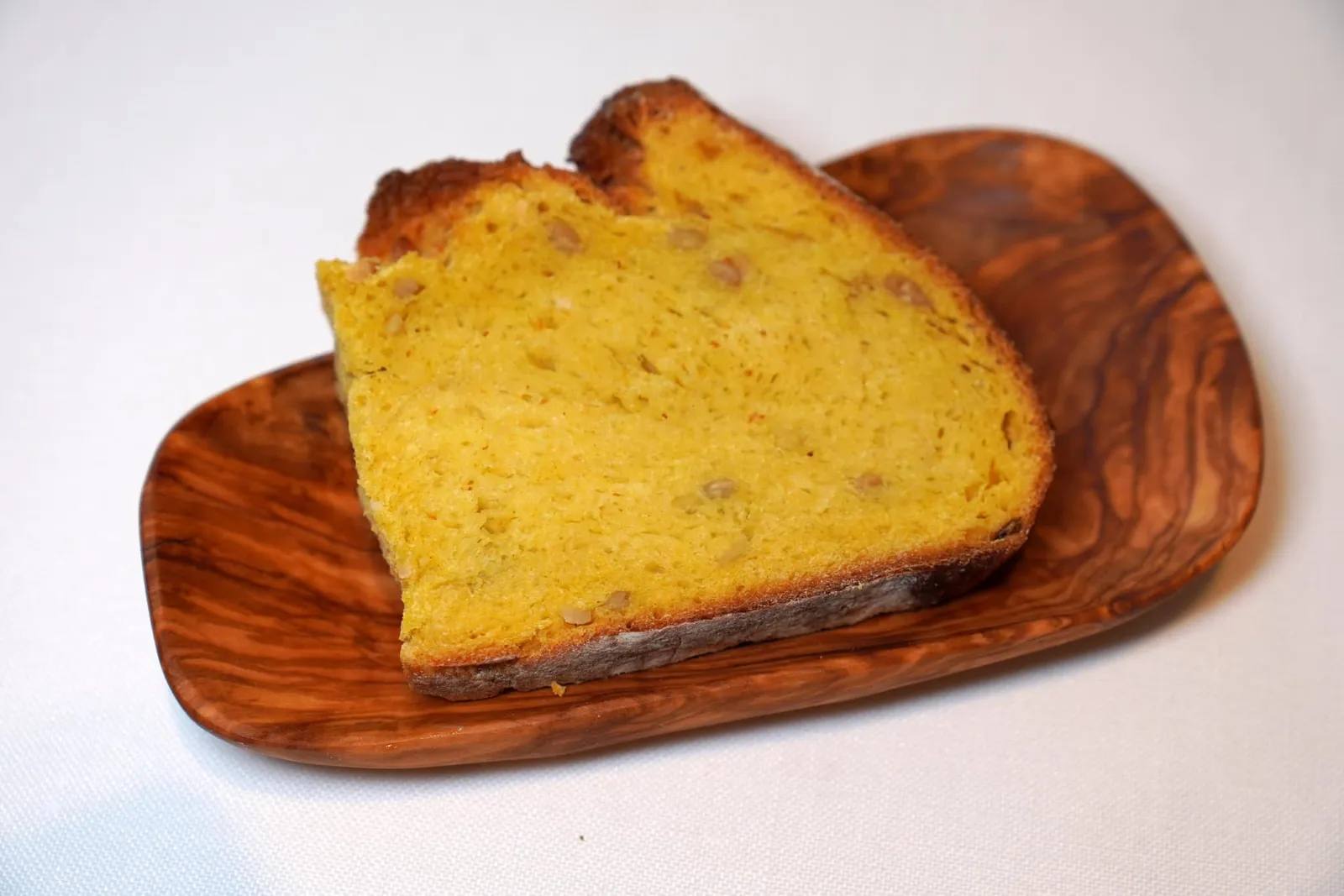 Corn bread ระหว่างมื้อนี้พนักงานจะจัดเสิร์ฟขนมปัง Corn Bread ที่ผ่านกระบวนการอบแบบดั้งเดิมในเมือง Mungia