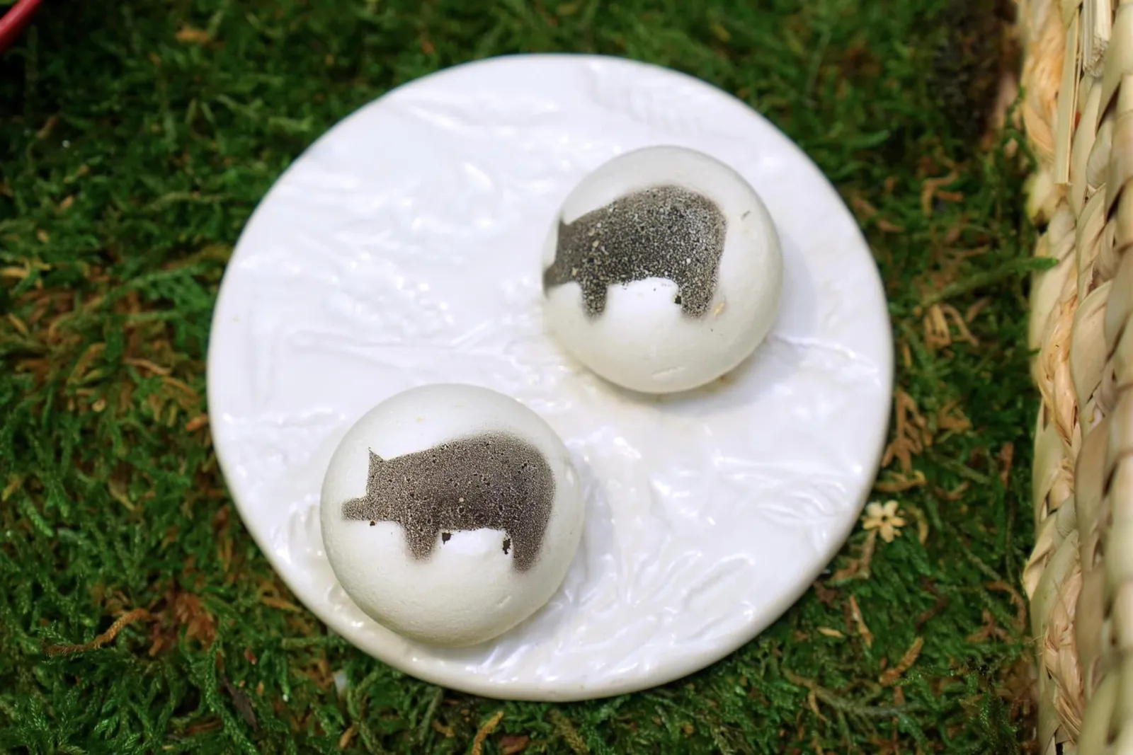 Joselito “polvorón” Polvorón มีลักษณะเป็นเมอแรงก์กรอบ ตรงกลางเป็นครีมแฮม Joselito หอม ๆ อุมามิ (20/20)