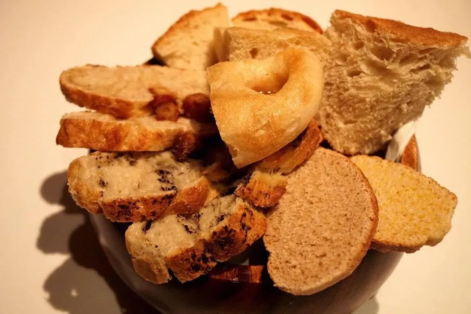 Italian Bread (Complimentary) ขนมปังหลายชนิดคือ Focaccia, Corn, Brown, Black Olive, Garlic, White และ Pizza Dough ทานกับ Extravirgin Oilive Oil อร่อยทุกอย่างเลย (13/20)