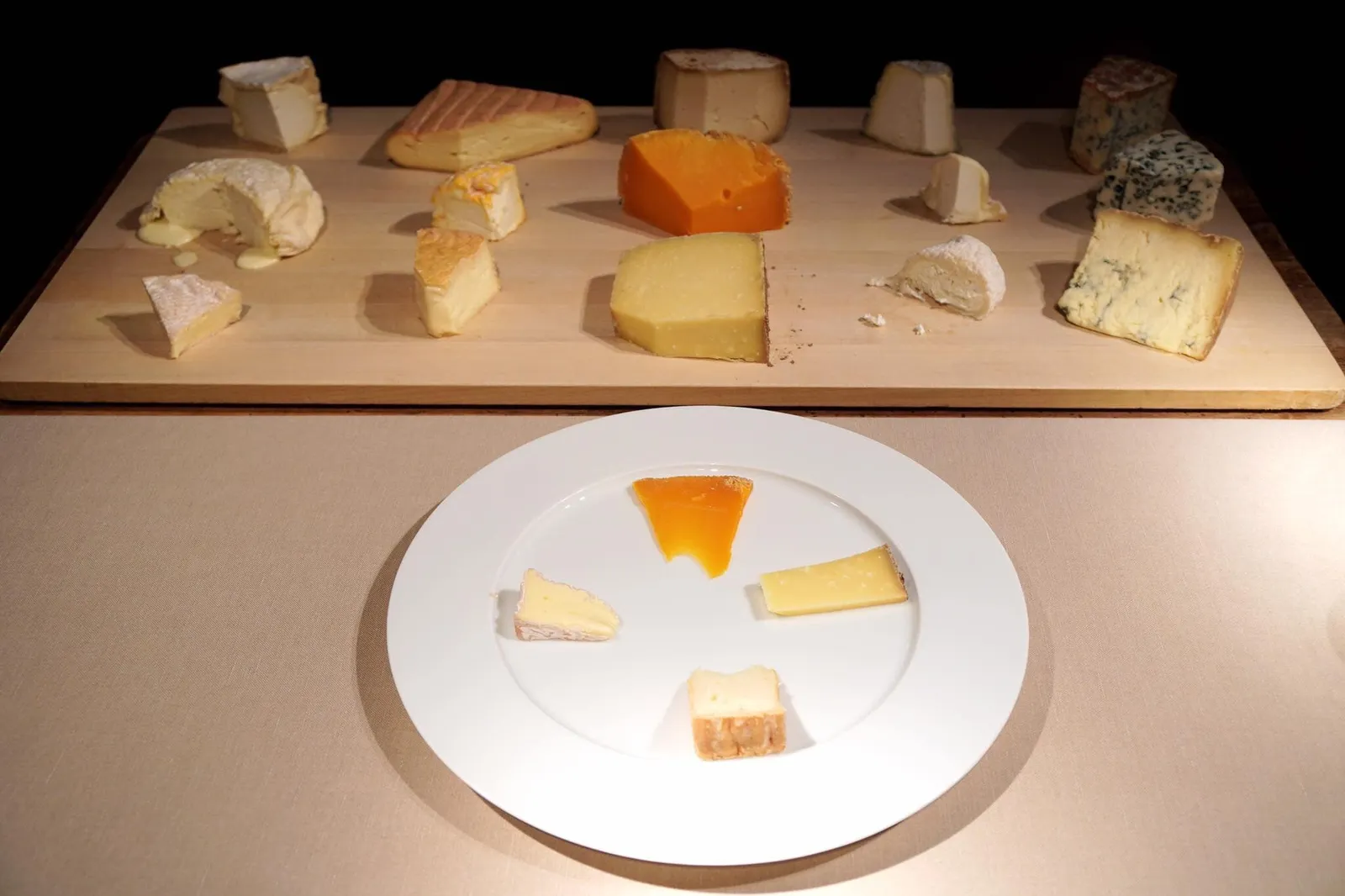 🧀 Raw milk cheese from Maître Affineur Antony ชีสนมแกะมากมายหลายชนิด คัดเลือกตามใจเราโดยคุณอัฟฟินอย แอนโทนี่ (18/20)