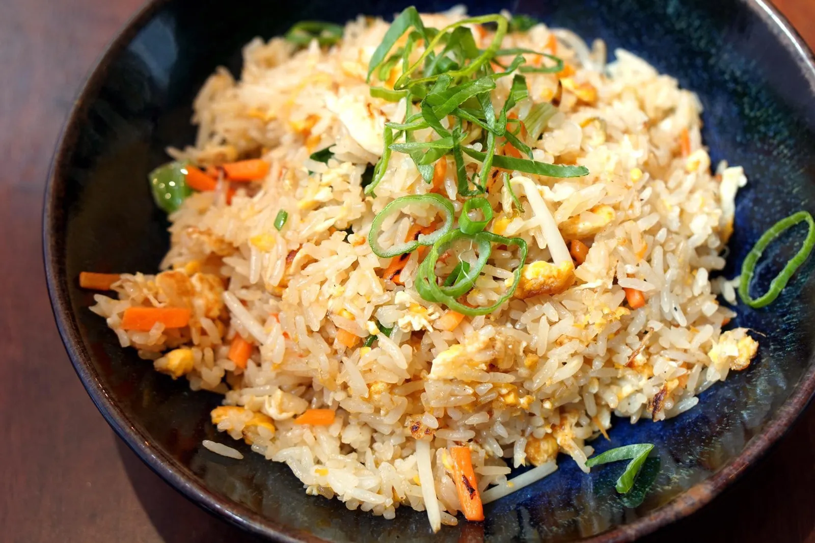 FRIED RICE (€ 5,50) gebratener Reis mit Gemüse ข้าวผัดกับไข่และผักต่างๆทำออกมาดีใช้ได้เลยทีเดียว เมล็ดข้าวร่วน แห้ง ไม่แฉะ มีกลิ่นหอม ถือว่าโอเคเลยสำหรับมาตรฐานยุโรป (11/20)