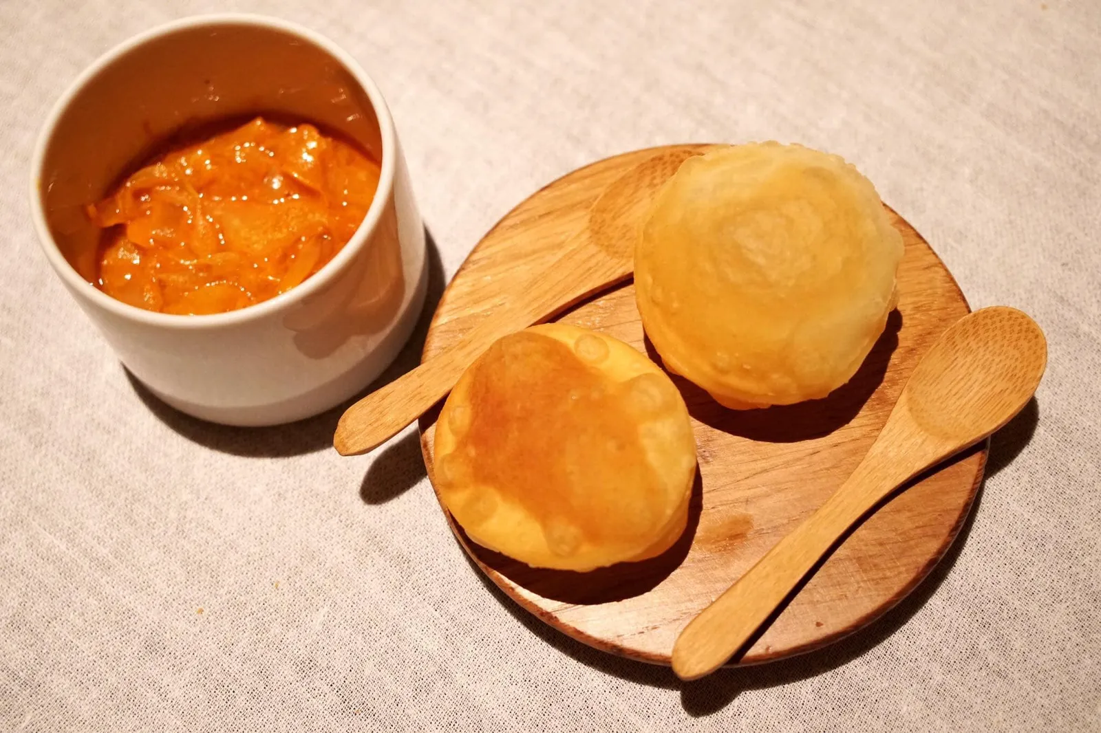 AMUSE BOUCHE Fried bread with cabbage flavored with paprika dipping sauce Blattl แป้งพัฟกรอบเสิร์ฟให้ทานคู่กับซอสกะหล่ำปลีและปาปริก้า