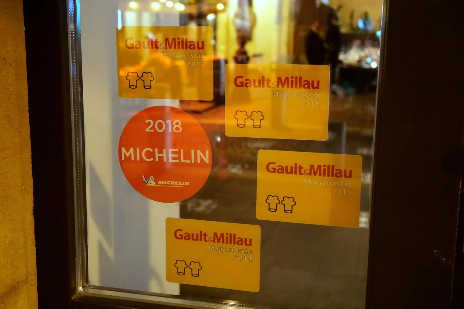 ⭐️ 1 Michelin Star - 1 ดาวมิชลิน 👨🏻🍳👨🏻🍳 2 Torques Gault & Millau (15/20) - 15 คะแนนโกทเอทมิโย