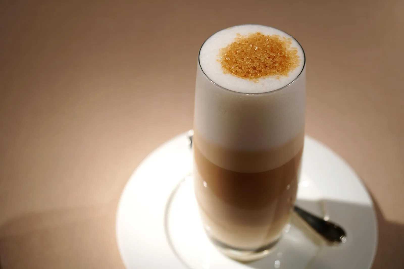 - Latte Macchiato (6.10 EUR) ปิดท้ายด้วยลาเต้คุณภาพสูงก่อนกลับโรงแรม (15/20)