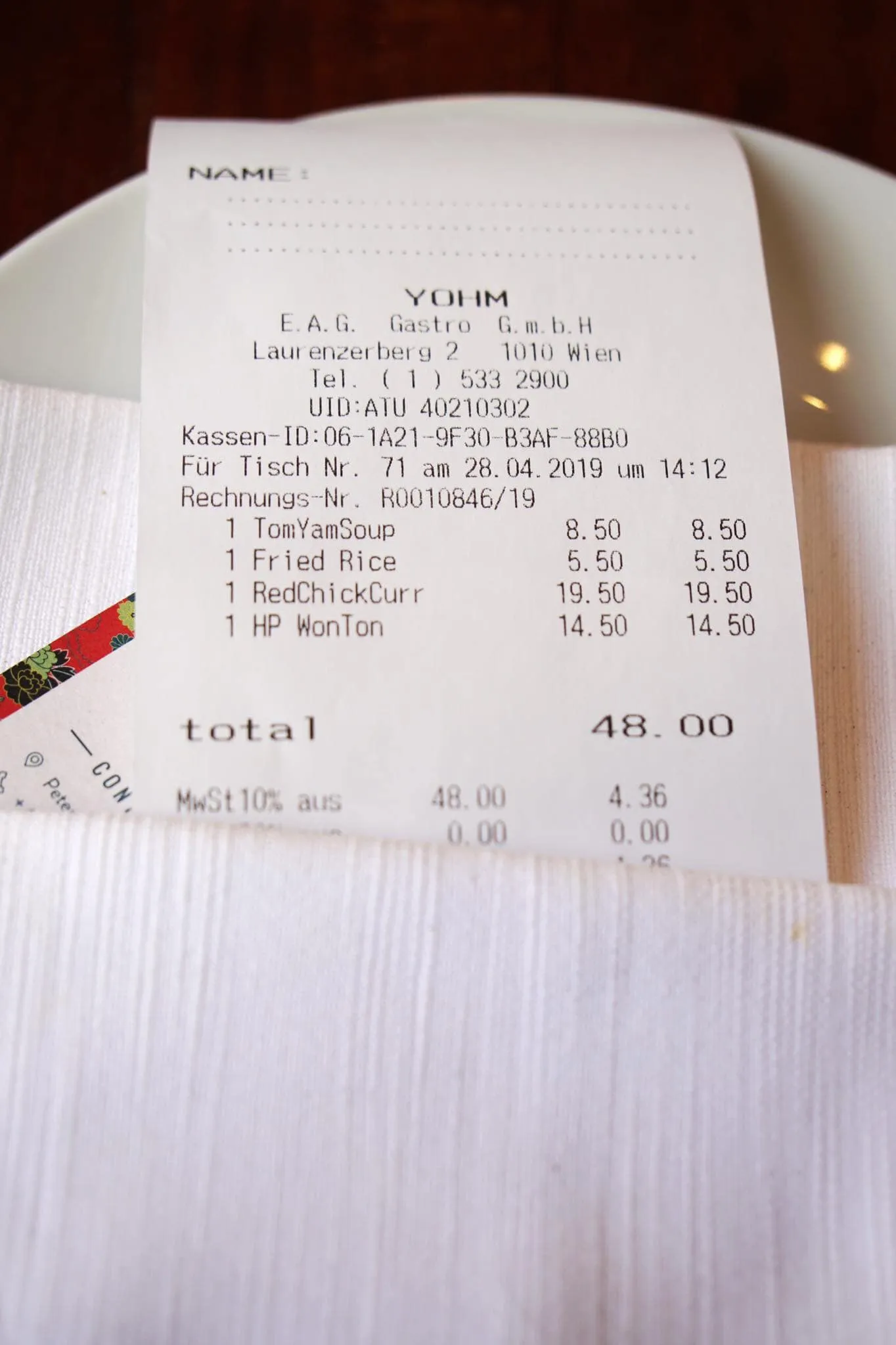 ราคา € 48 หรือประมาณ 1,600 บาทเท่านั้น
