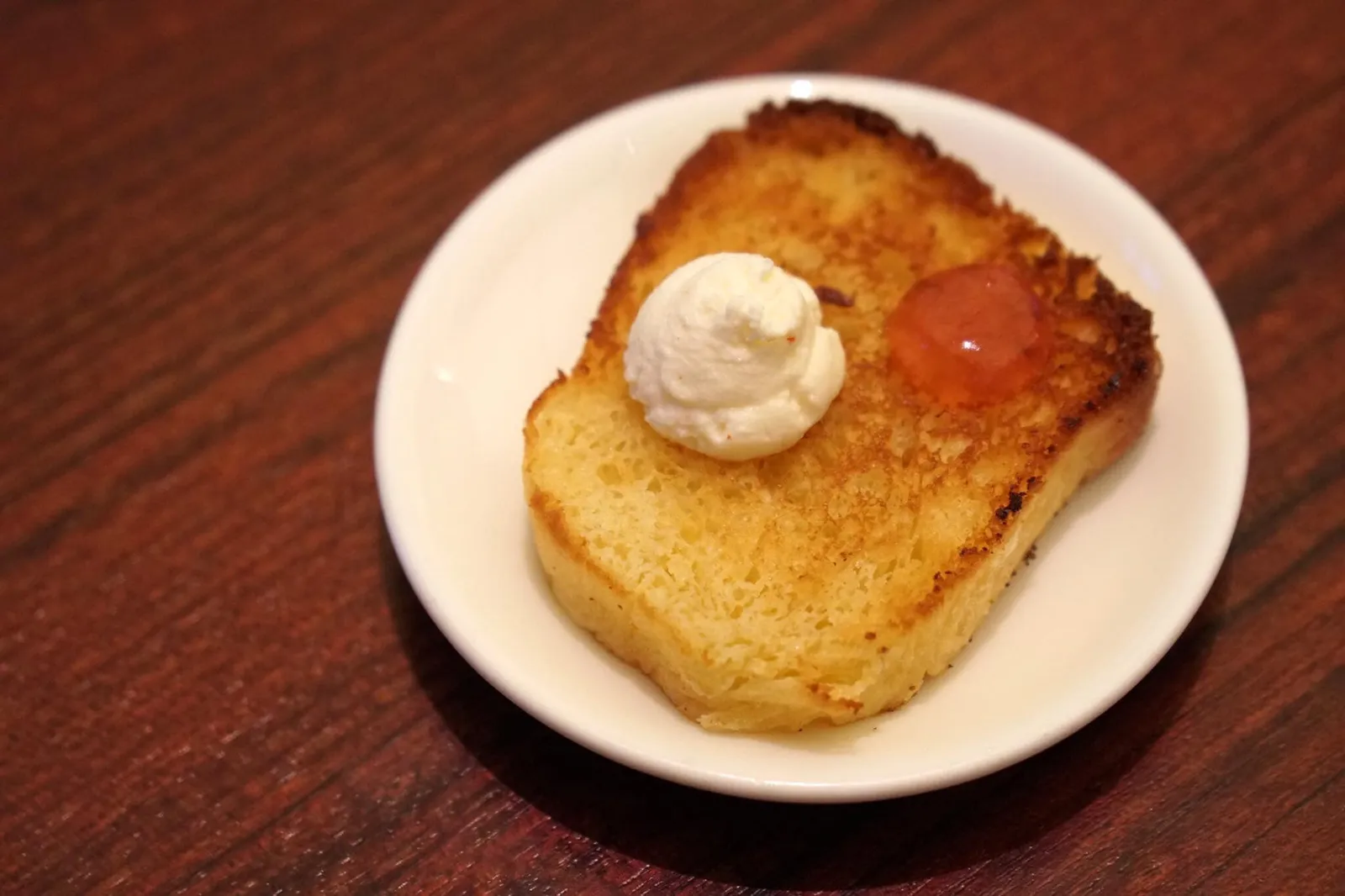 Goose liver, brioche, rhubarb & goat cheese 🇫🇷 เสิร์ฟกับขนมปังบริยอชที่ย่างมาดีมาก แทบจะละลายในปากได้เลย (14/20)