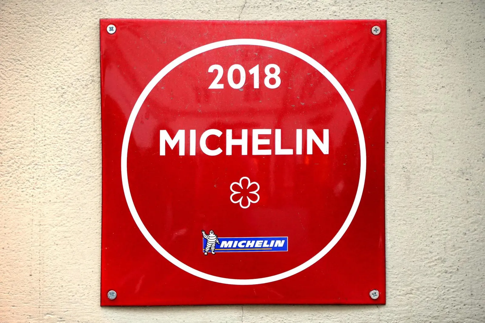 ⭐️ 1 Michelin Star - 1 ดาวมิชลิน 👨🏻🍳👨🏻🍳 16/20 Gault & Millau (2 Torques) - 16/20 โกท มิโย (หมวก 2 ใบ)