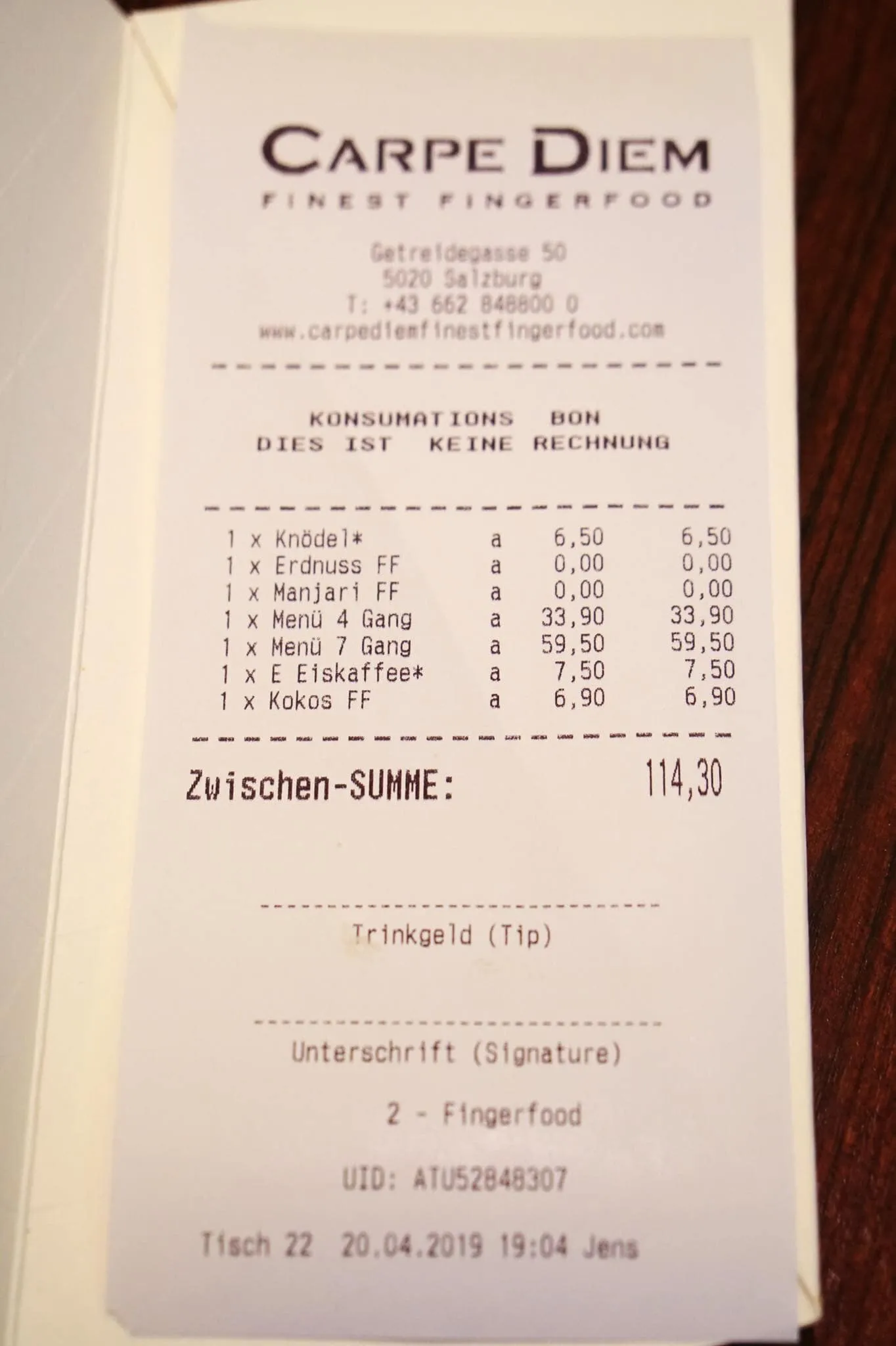 ราคา 114.30 EUR หรือประมาณ 3,900 บาทเท่านั้น