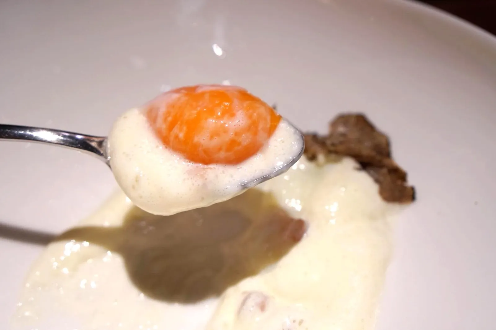 Mezzovo® Poached, Pienza Sheep Cheese, Truffle (30€) สุดยอดจริงๆถ้าไม่นับว่าราคาที่สูงพอสมควร 1,000 บาท สำหรับไข่สองฟอง (15/20)