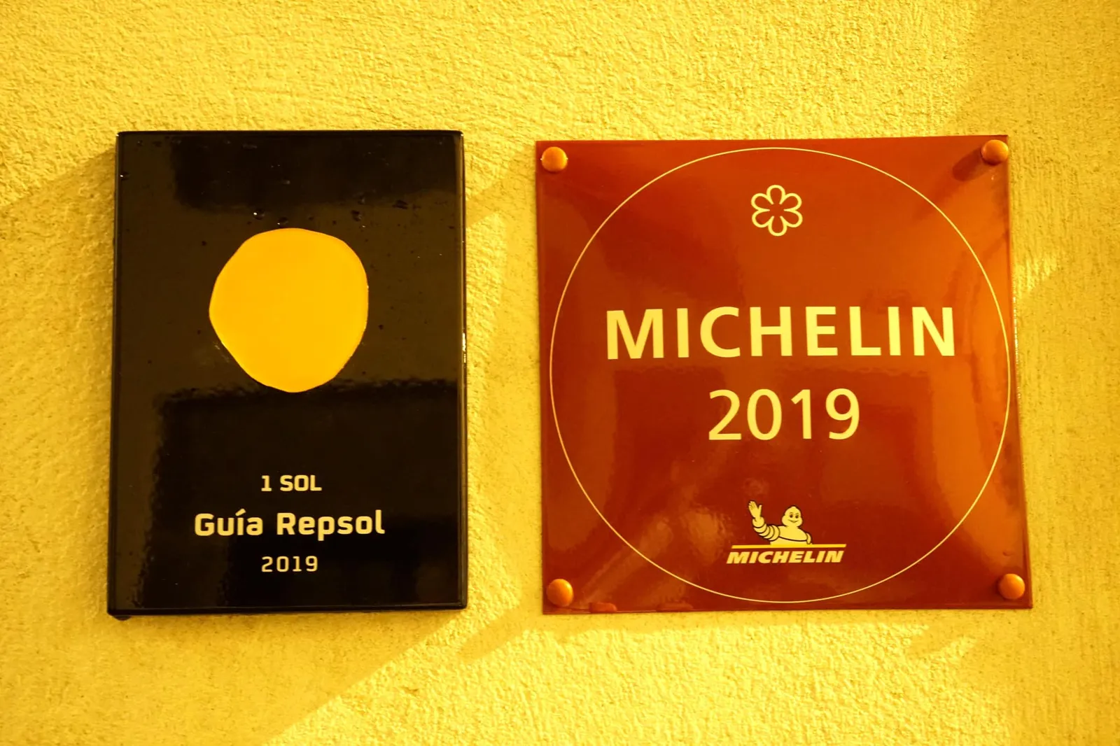 ⭐️ 1 Michelin Star - 1 ดาวมิชลิน 🔆 1 Repsol Sun - 1 ดวงอาทิตย์ เรปโซล