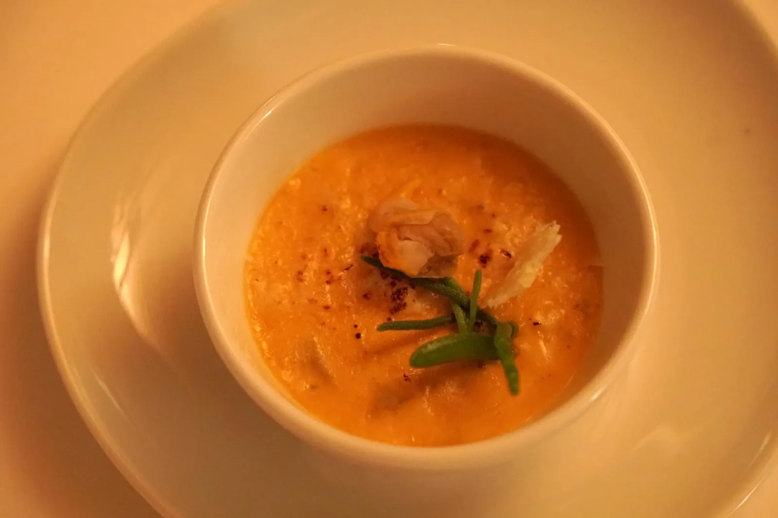 Take IV Sea urchin brulée จานที่ 4 คือไข่หอยเม่นท้องถิ่นที่ถูกนำมาทำเป็นบรูเล่เนื้อเนียน ทานเเล้วเย็น สดชื่น หวานเล็กน้อย มีกลิ่นหอมของทะเล โดยรวมถือว่าดีใช้ได้ อย่างไรก็ตามขอบอกเลยว่าคุณภาพของหอยเม่นที่นี่ยังสู้อูนิของฮอกไกโดไม่ได้จริงๆ (15/20)