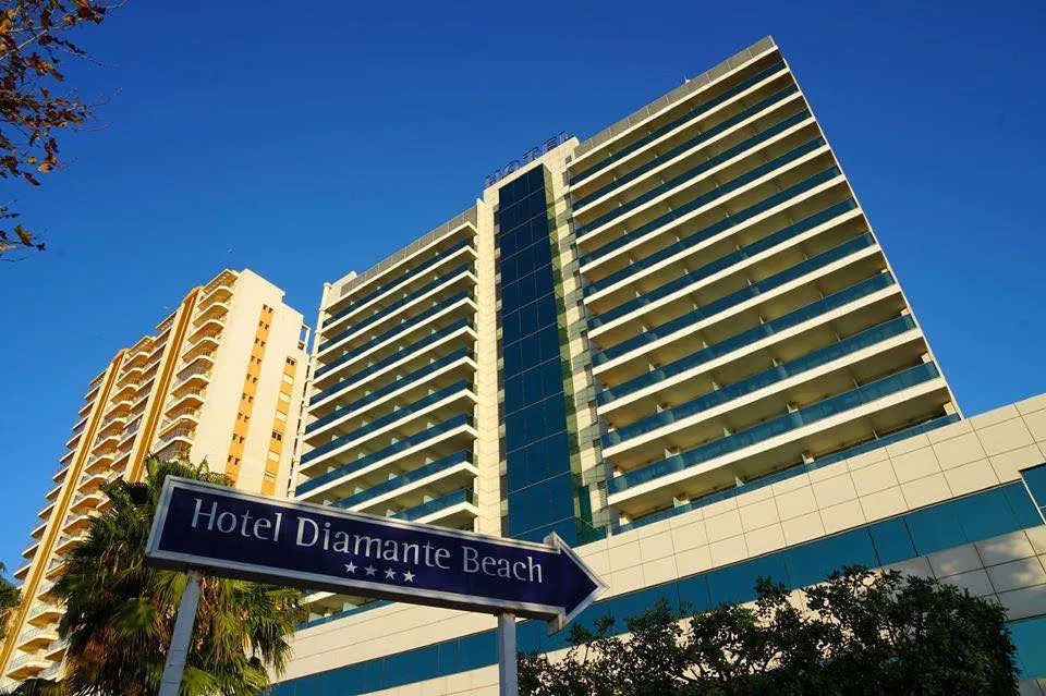 ตัวร้านตั้งอยู่ที่ชั้นสองของหนึ่งในโรงแรมที่ดีที่สุดของ Costa Blanca อย่าง AR Diamente Beach Hotel