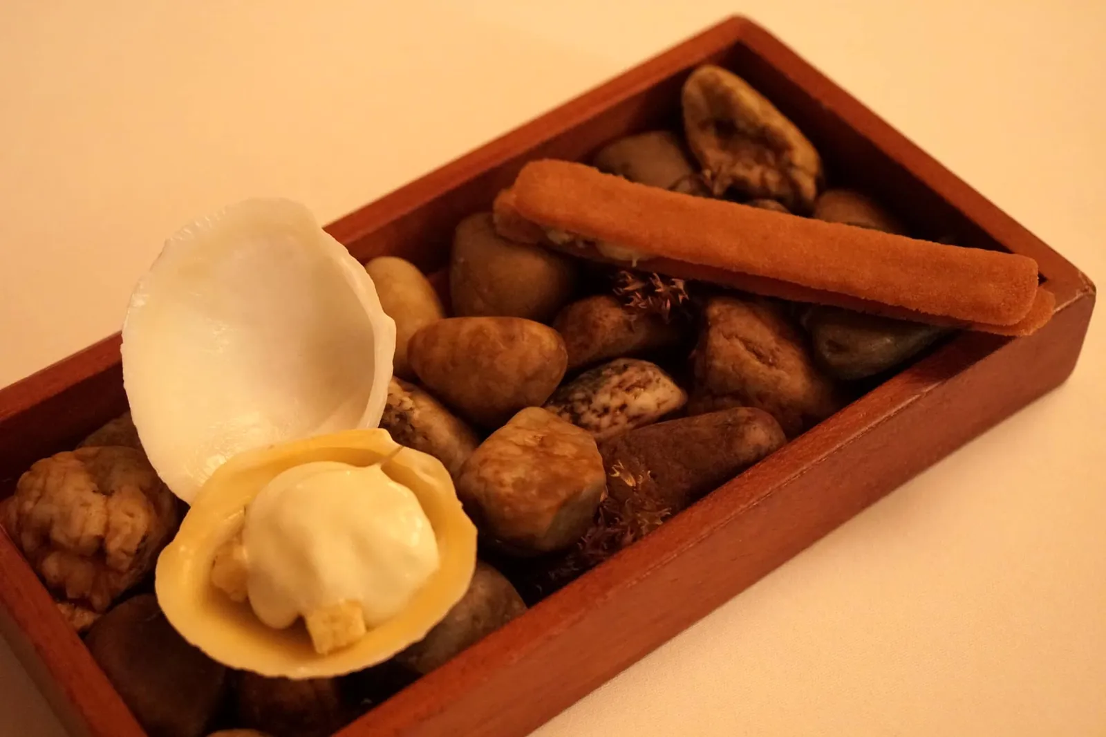 Take VI Razor clam Take VII Clam “à bulhão pato” ต่อมาเป็น fingerfood นำเสิร์ฟพร้อมกัน