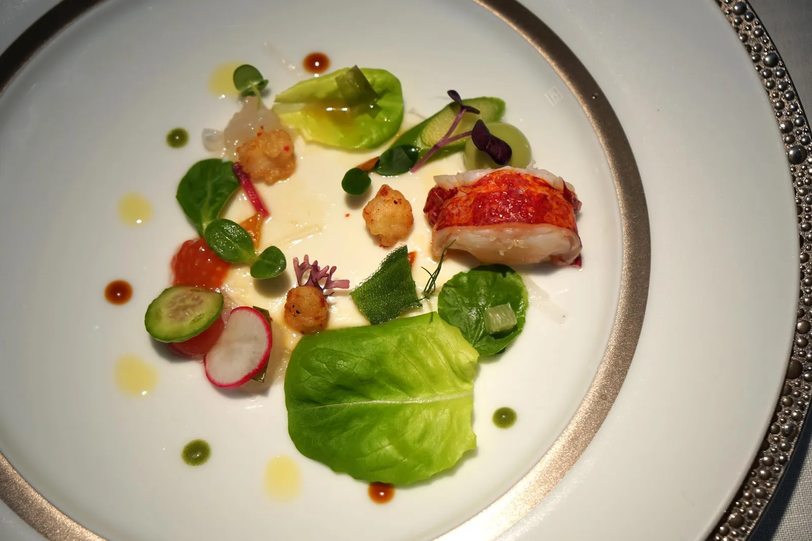LOBSTER salad and its coral, veggie outbreaks, estragon and fennel ถือเป็นจานล็อกสเตอร์ที่ทำออกมาได้น่าประทับใจมากเลยทีเดียว (19/20)